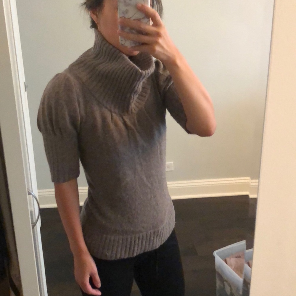 Chic Puffed Sleeve Beige Sweater size XS